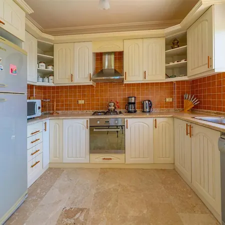 Lebrentals Aychin Villa *