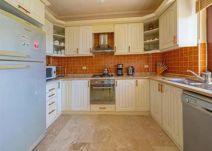 Lebrentals Aychin Villa *